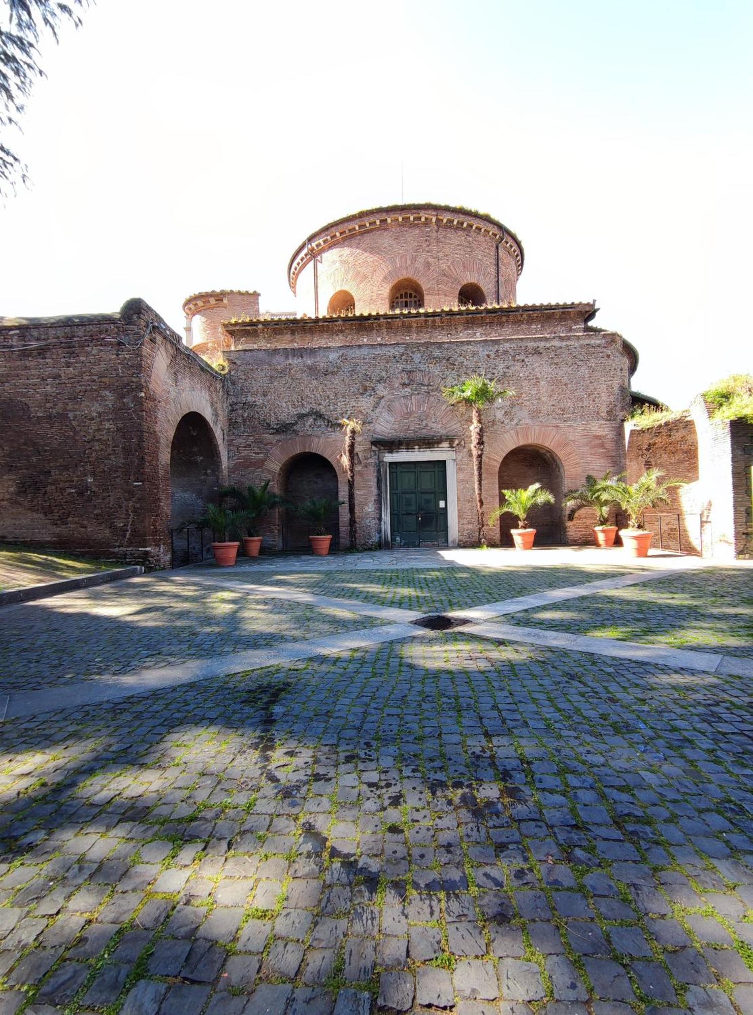 Luxury Rom